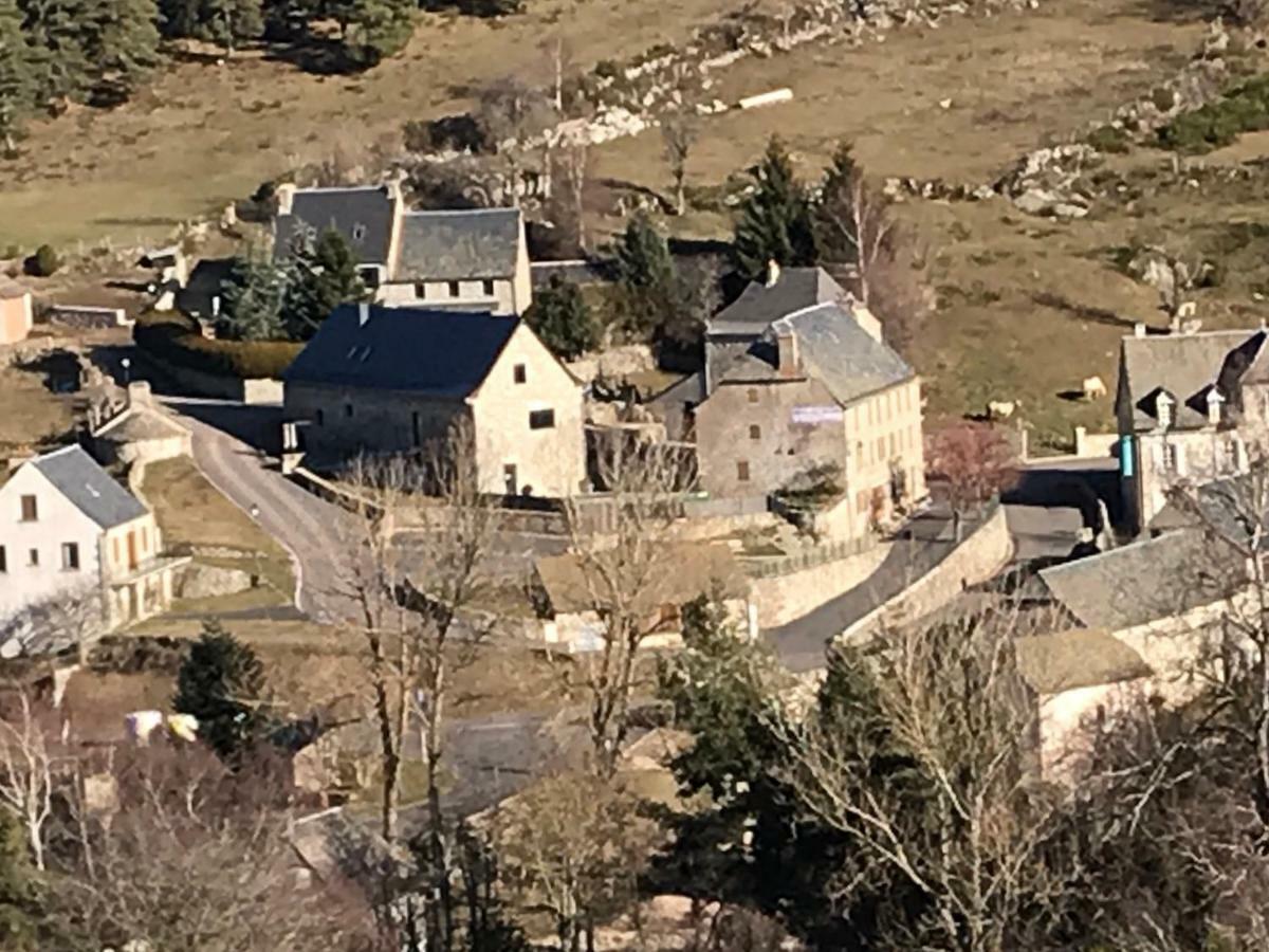 Une Parenthese En Aubrac Hotel Brion  Exterior foto