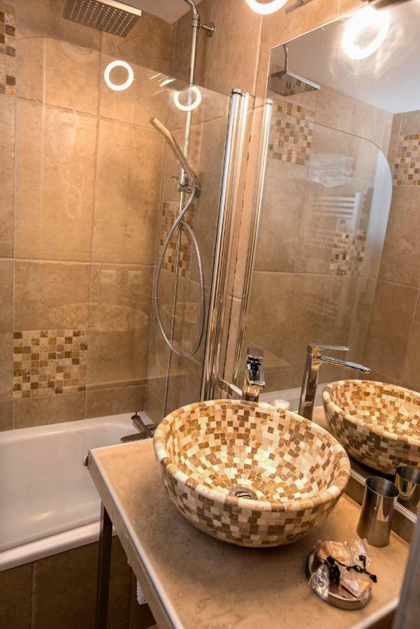 Une Parenthese En Aubrac Hotel Brion  Exterior foto